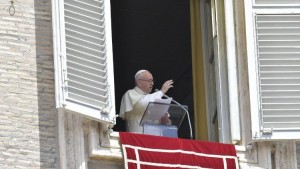 Papa durante Regina Coeli - Foto: Vatican Media