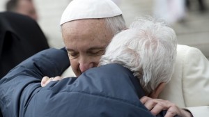 Papa Francisco e um idoso - Foto: Vatican Media