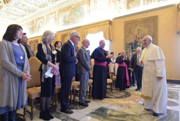 Papa com os participantes do encontro "Educação: O Pacto Global" - Foto: Vatican Media